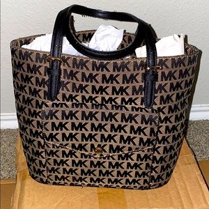 Micheal Kors purse